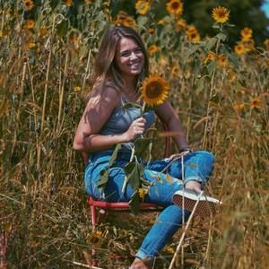 Meet your Posher, Kendra